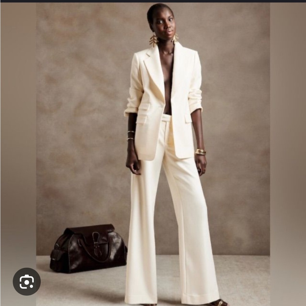 Banana Republic Women's Lido Cream Suit - 2 pieces